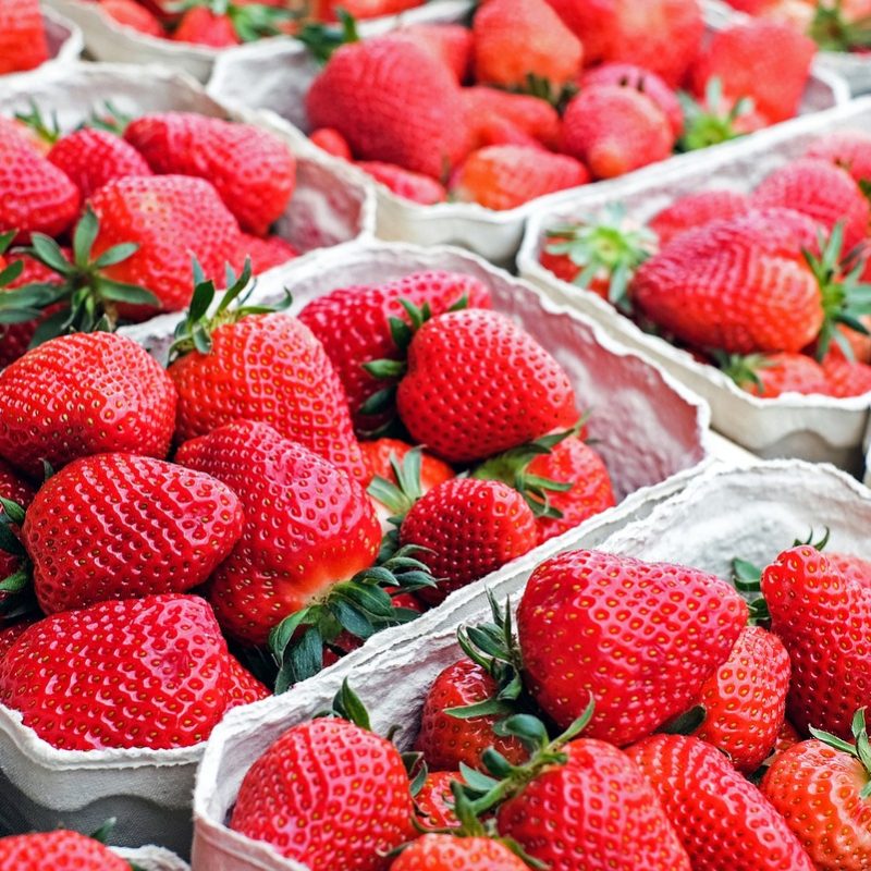 strawberries, fruit, market-1350482.jpg